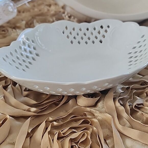 2 Lattice Work Bowls - Picture 8 of 10